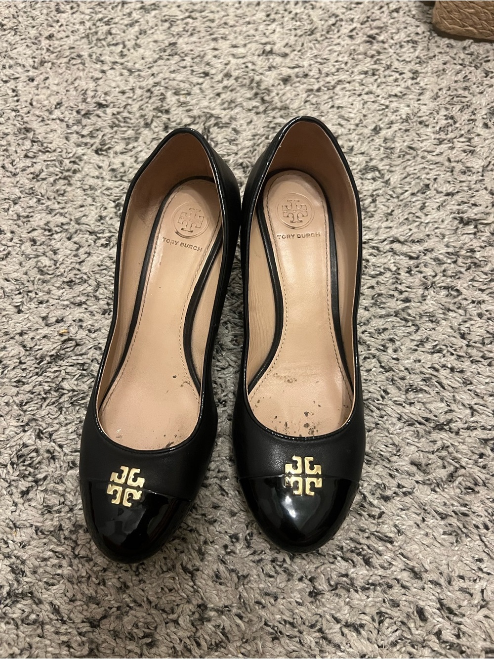 Tory Burch Black Leather Pumps with Gold Logo Cap-Toe
